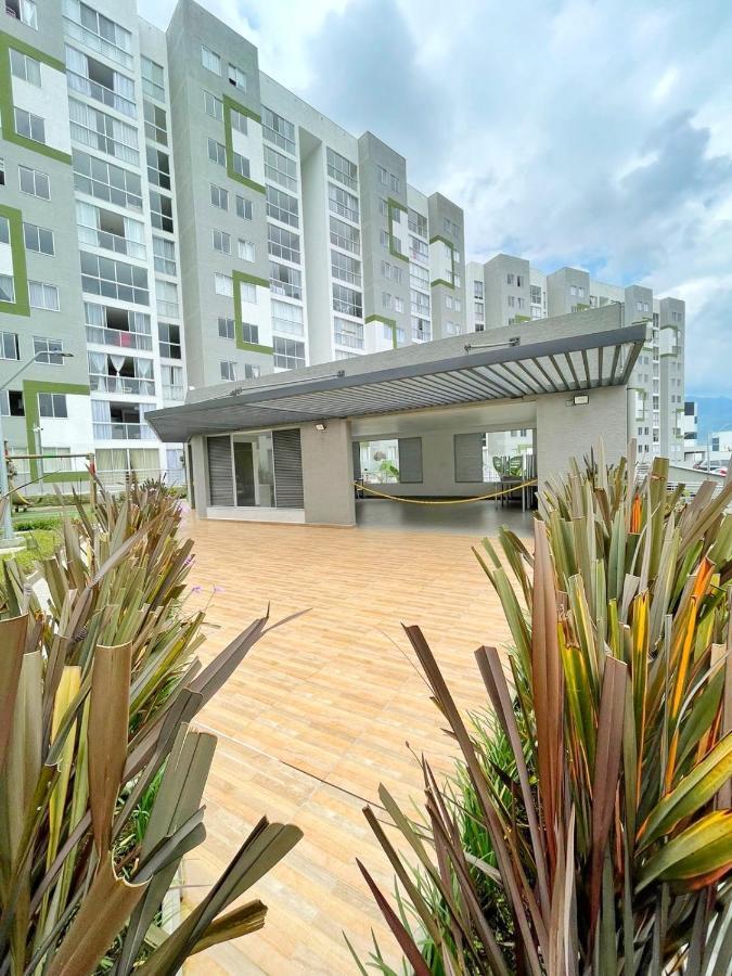 Estudio Con Piscina Cerca Al Centro Por Parcerosgroup Apartment Pereira Exterior foto